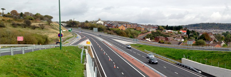 Newly-opened dual carriageway on the A465 at Tredegar, with cones still set out for some final tidying-up works. Click to enlarge