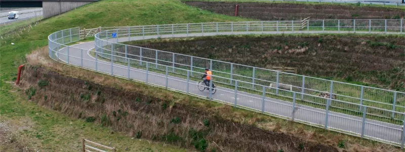 The footpath and cycle track loop around on their way up to bridge level. Click to enlarge