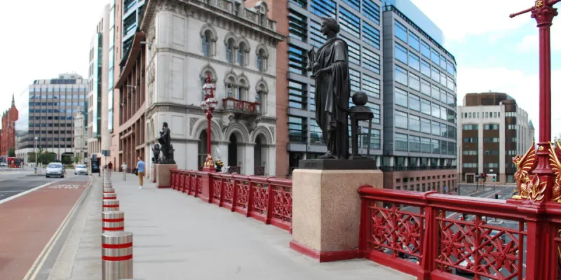 The A40 hops across the A201 Farringdon Street and the lost River Fleet on Holborn Viaduct, an ornate bit of urban grade-separation. Click to enlarge