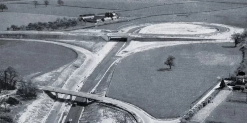 The Strensham Loop under construction in 1961, which carried all southbound M5 traffic until 1970. Click to enlarge